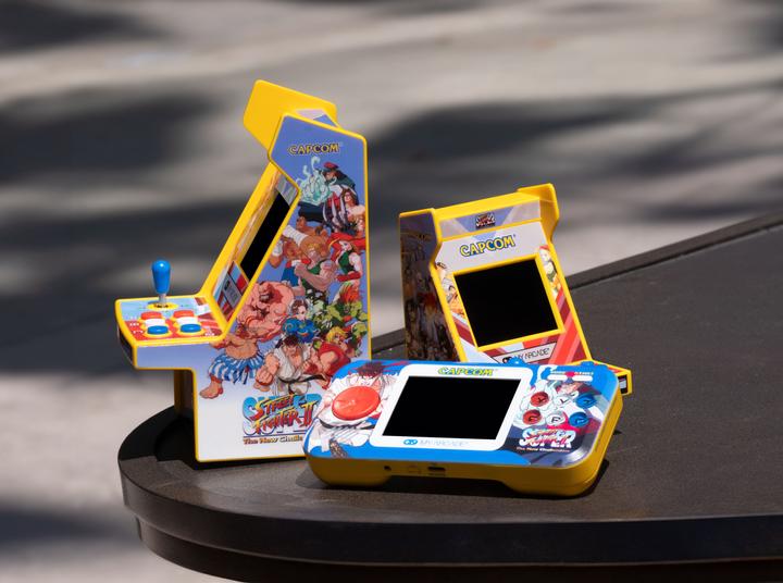 Actual product image Sombo Retro Pocket Player Street Fighter II