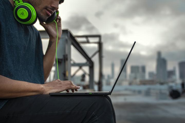 Produktbild Razer Blade 15 (15.60", Intel Core i7-10750H, 16 GB, 512 GB, DE)