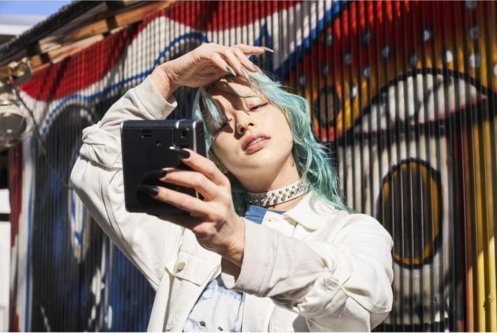 Actual product image Fujifilm Instax Mini 40