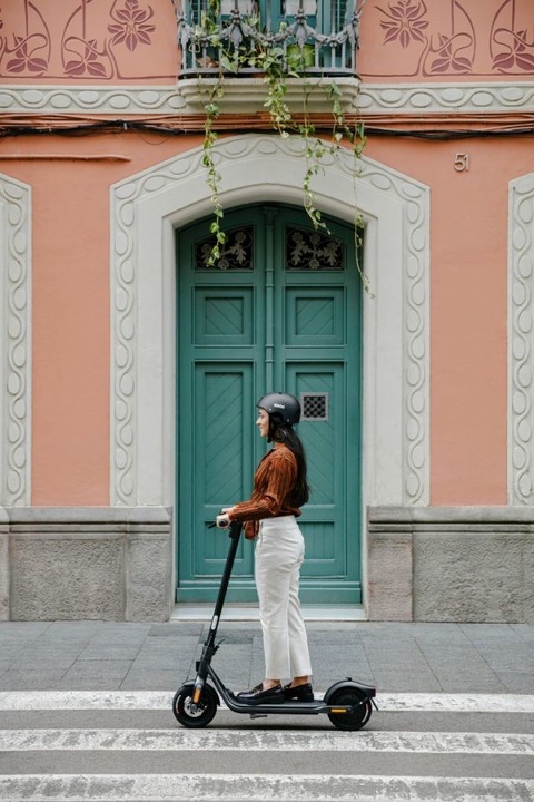 Immagine prodotto Segway-Ninebot F2E (25 km/h, 40 km, 400 W)