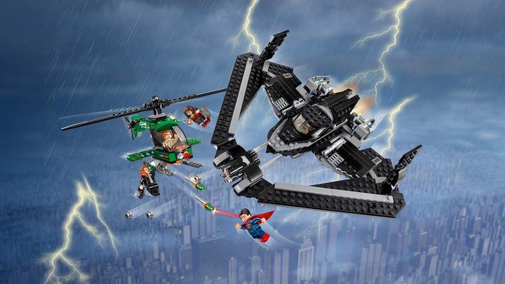 Produktbild LEGO Super Heroes Helden der Gerechtigkeit: Duell in der Luft (76046, LEGO DC)