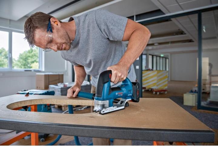 Actual product image Bosch Professional GST 18V-15 BC