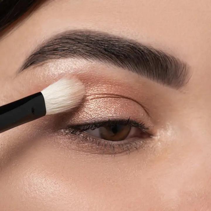 Actual product image Artdeco Blending Brush (Eye shadow)