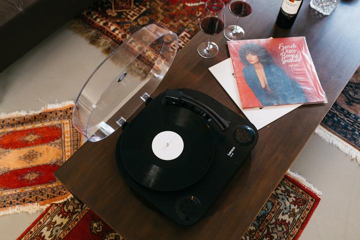 Actual product image Lenco GRAMOFON LS-40BK black (Semi-automatic)