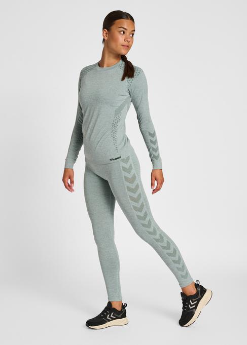 Actual product image hummel Ci Seamless T-Shirt L/S (XS)