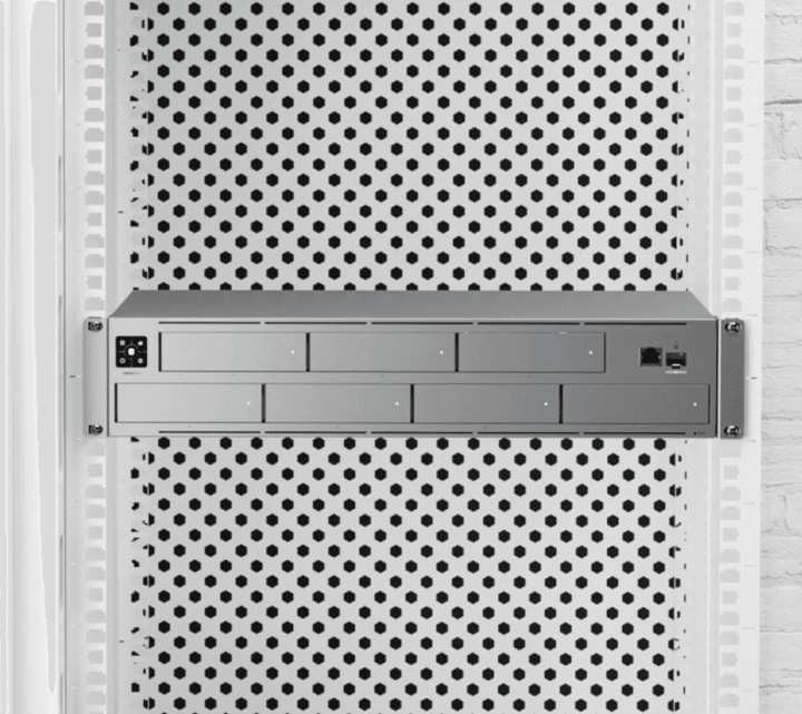 Produktbild Ubiquiti UniFy UNAS-Pro - NAS Server (2U) - 7 Bays - RAM 8 GB - 10Gb/s - Gigabit Ethernet - Grey