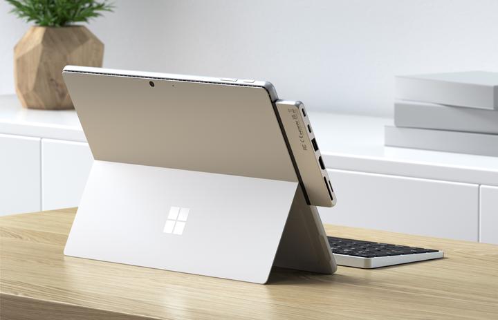 Actual product image Satechi Dual USB-C Hub (USB-C, 6 ports)