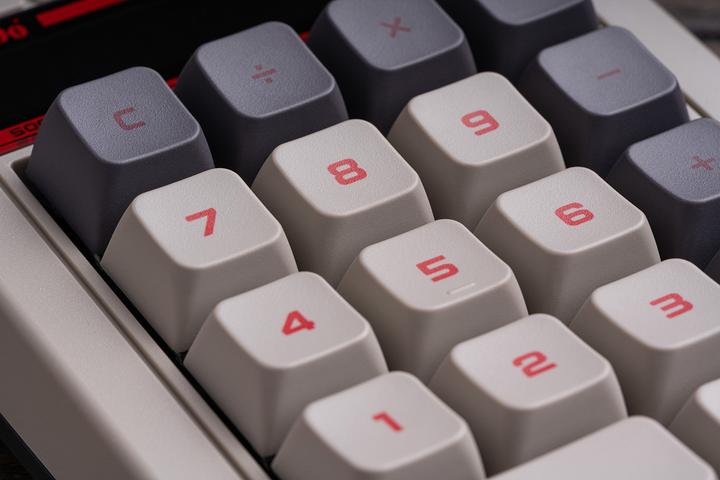 Produktbild 8bitdo Retro 18 Mechanical Numpad (N Edition) - Numpad (Nummernblock, Kabelgebunden, Kabellos)