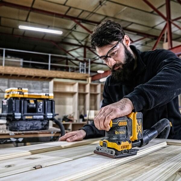 Image du produit DeWalt DCW200NTXJ (Ponceuse vibrante, 200 W)