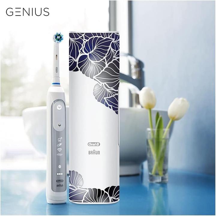 Actual product image Oral-B Genius 8500 Design Edition with travel case (Violet) Electric toothbrush