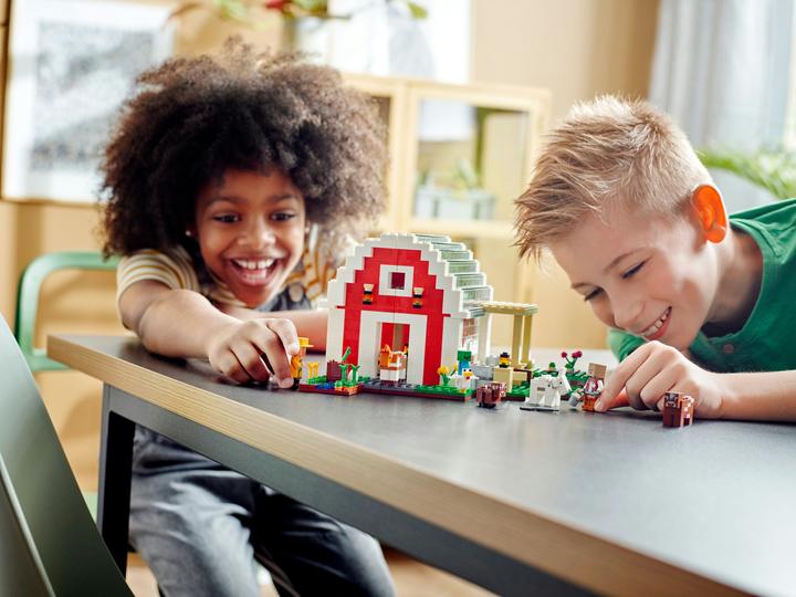 Actual product image LEGO The red barn (21187, LEGO Minecraft)