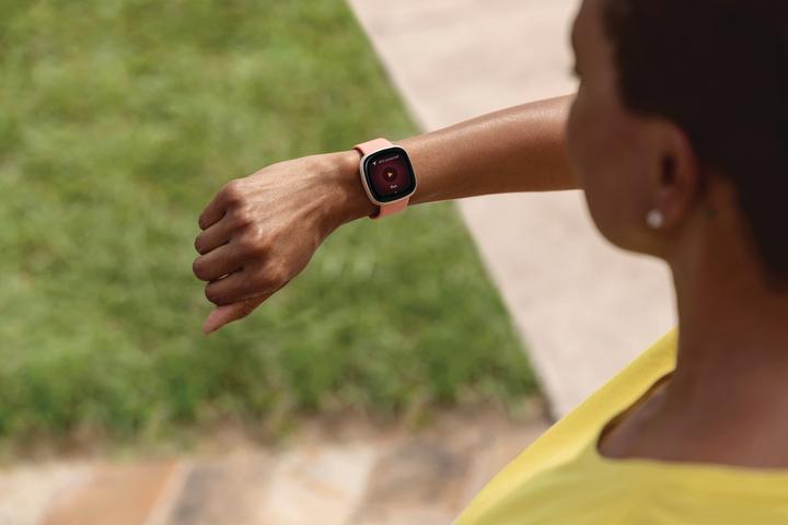Actual product image Fitbit Versa 3 (40.48 mm)