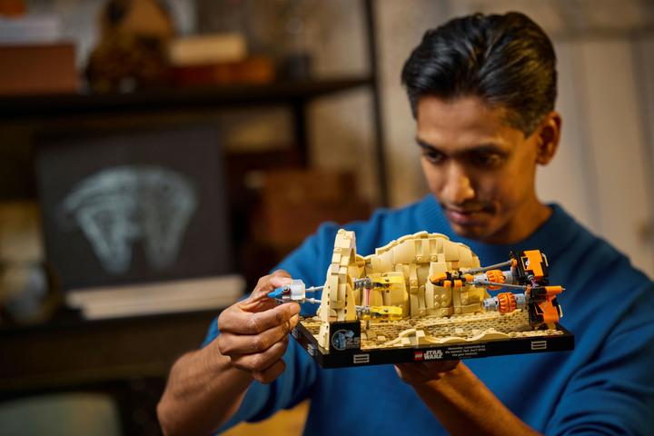 Produktbild LEGO Podrennen in Mos Espa – Diorama (75380, LEGO Star Wars)