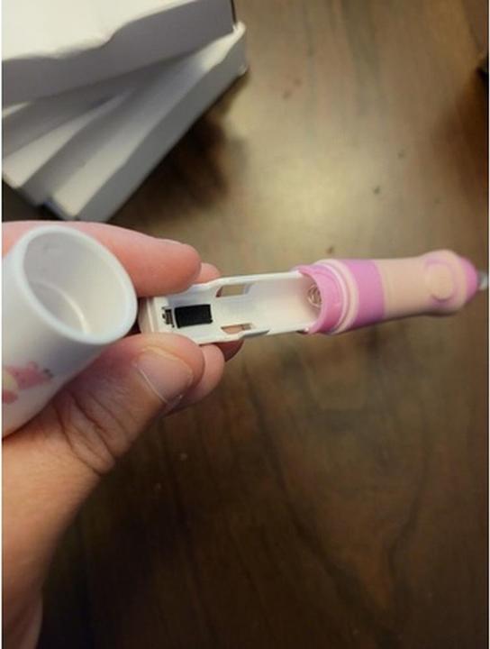 Immagine prodotto Sebago Spazzolino elettrico SEAGO per bambini con 4 nuove testine (Spazzolino sonico)