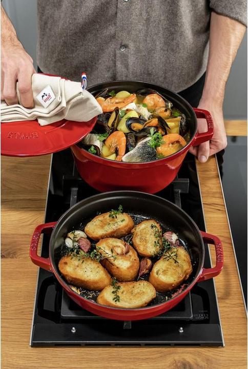 Image du produit Staub Cocotte 2pcs. 24 cm, ronde, rouge cerise, fonte (24 cm, Cocotte + faitout, Fonte)