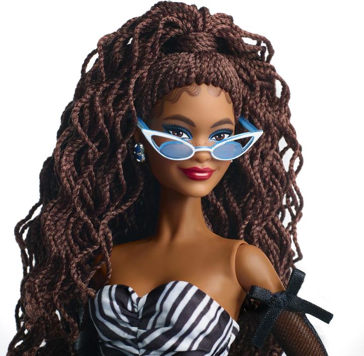 Produktbild Barbie Signature Sammelpuppe zum 65. Jubiläum mit braunen Haaren und schwarz-weisser Robe