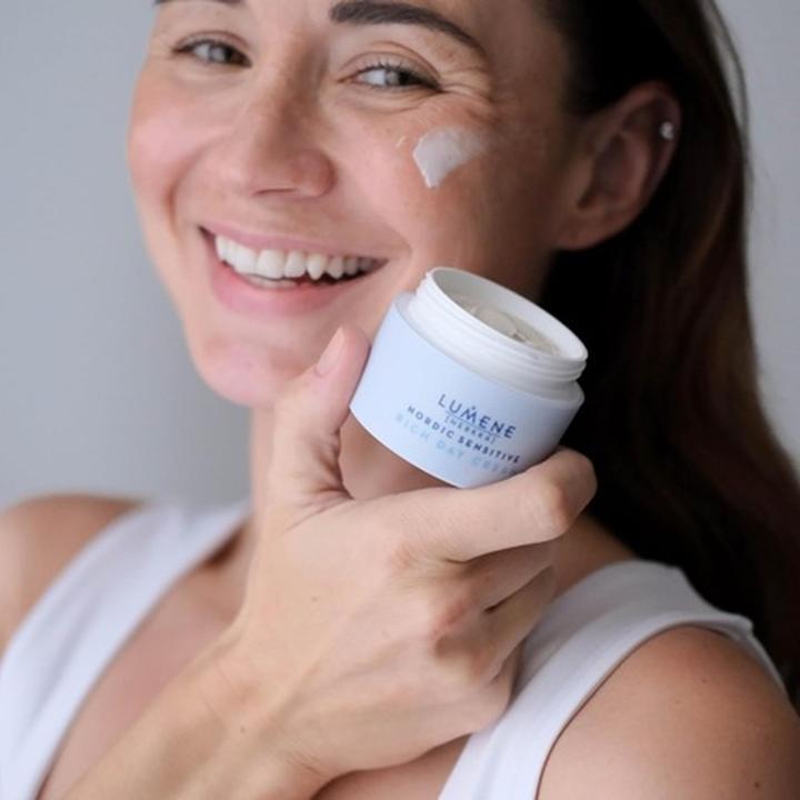 Image du produit Lumene Nordic Sensitive Day Cream for Sensitive and Dry Skin Vegan Fragrance-Free Face Cream 50ml (50 ml, Crème de jour)