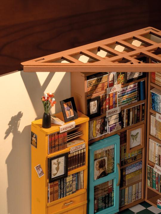 Actual product image Rolife Sam's Study - Miniature house