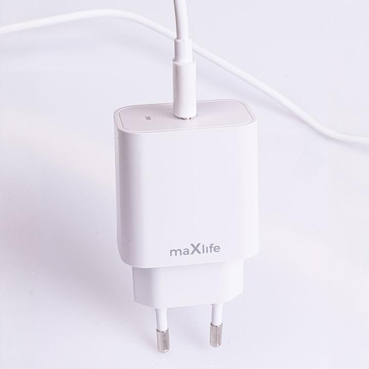 Actual product image Maxlife MXTC-06 PD QC charger 1x USB-C 20W white + USB-C - Lightning cable 20W (20 W, 1 portion)