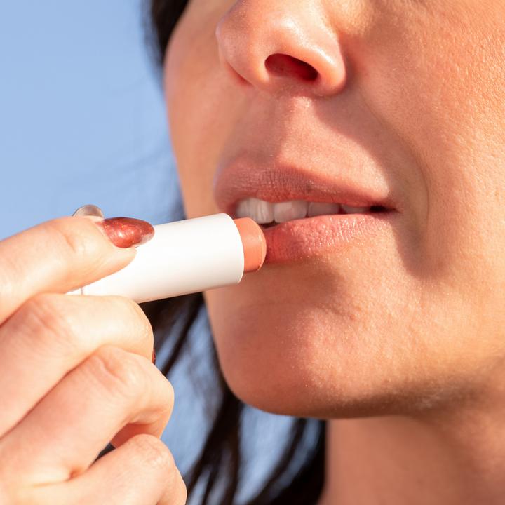 Produktbild Coola Suncare Mineral Liplux (getönte Lippenpflege, 4.40 ml)