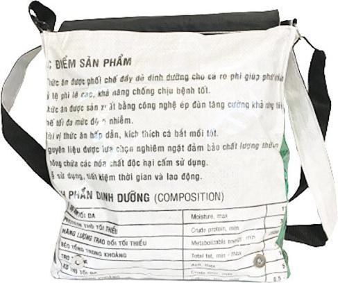 Produktbild Bekos Upcycling - Studententasche aus recycelten Fischfuttersäcke weiss