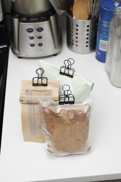 Actual product image Kikkerland wire clips (6 x)