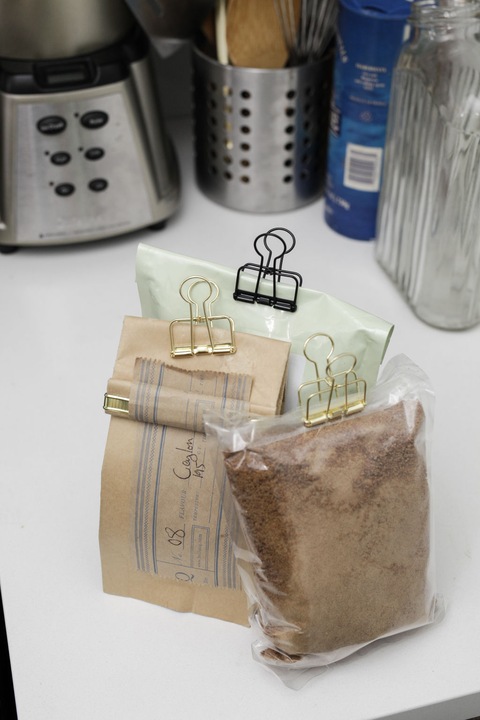 Actual product image Kikkerland wire clips (6 x)