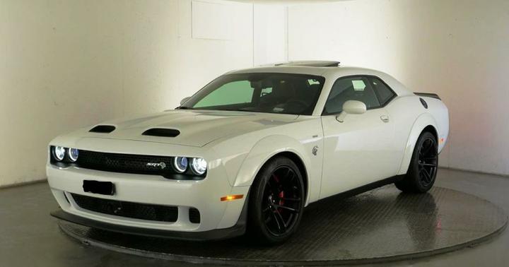 Actual product image Dodge Challenger SRT Hellcat Widebody 6.2L V8 717 hp (Petrol, 717 PS)