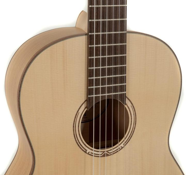 Actual product image Gewa Pro Natura Gold Classical Guitar, Solid Cherry, European Crafted (Classical guitar, Body: cherry wood, Bridge: Acacia, Neck: Maple, Top: Spruce)