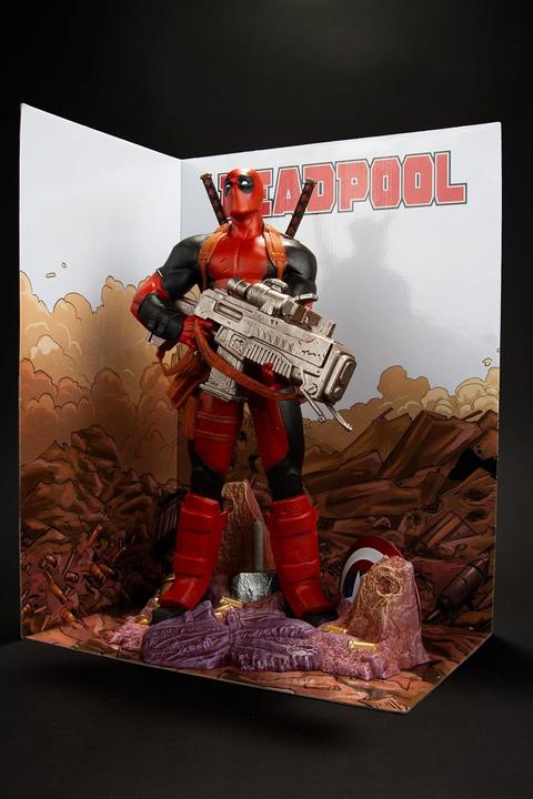Actual product image McFarlane Marvel Collection PVC Statue 1/6 Deadpool (Deadpool #1) 27 cm