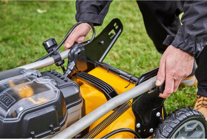 Actual product image DeWalt DCMW564N (Rechargeable battery operated)