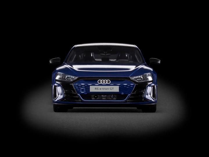 Actual product image Revell Audi e-tron GT easy-click system