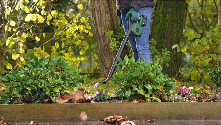 Produktbild Bosch Home & Garden UniversalLeafBlower 18V-130 (Akkubetrieb, Laubbläser)
