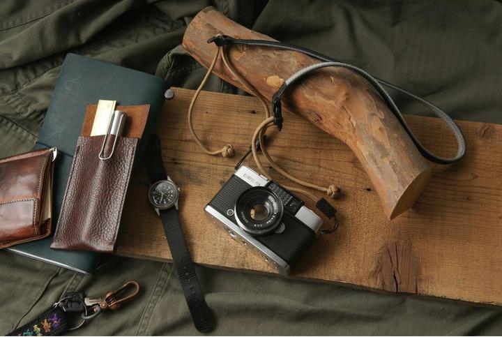 Actual product image Artisan & Artist Flynn Camera Strap (Neck belt)