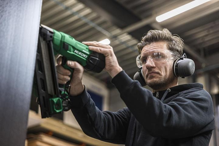 Actual product image Hikoki NT1865DAAWXZ Kabelloser Nagler 18V 15 GAUGE 2x2.0 Ah im HSC IV Koffer (Nail gun)