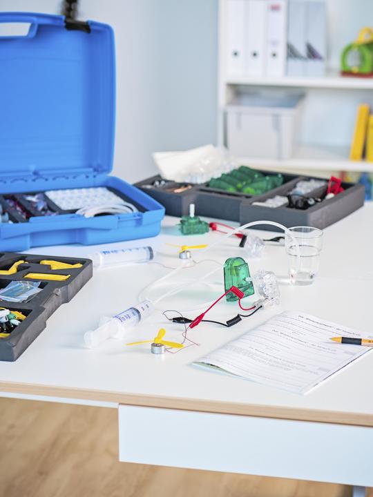 Actual product image Betzold Experiment kit - Alternative energy sources