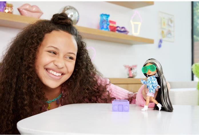 Produktbild Barbie Extra Mini Puppe (Checker Jacket)