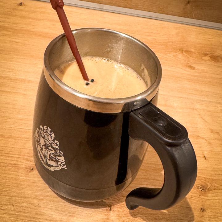 Actual product image Thumbs Up Harry Potter Zauberstab Selbstrührende Tasse (450 ml, 1x)