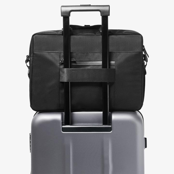Actual product image Spigen Laptop bag Klasden black (16")