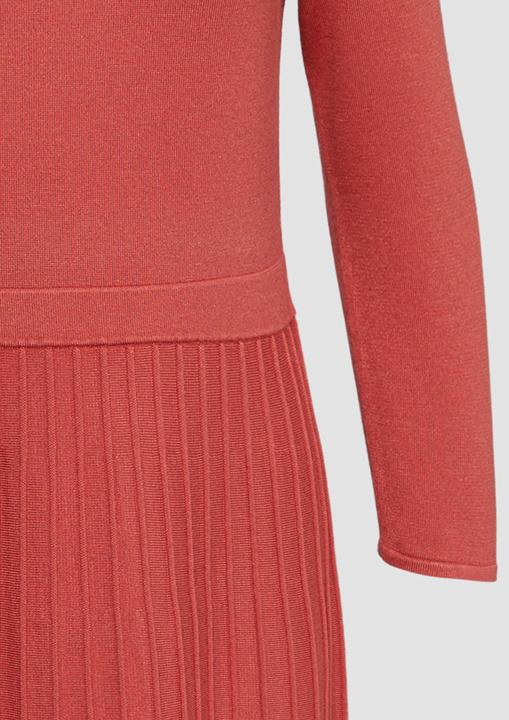 Image du produit s.Oliver Kleid Tailliertes Strickkleid mit plissiertem Rock (38)