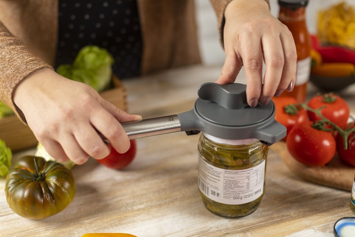 Actual product image Kuhn Rikon Deluxe Gripper lid opener grey (Plastic lidded bottle opener)