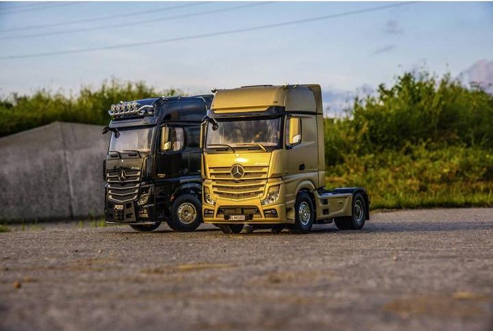 Actual product image Tamiya Mercedes B. Actros1851 GigaSpace (Kit)