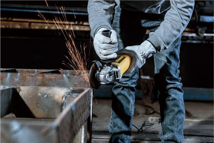 Actual product image DeWalt DWE4117QS angle grinder (125 mm)