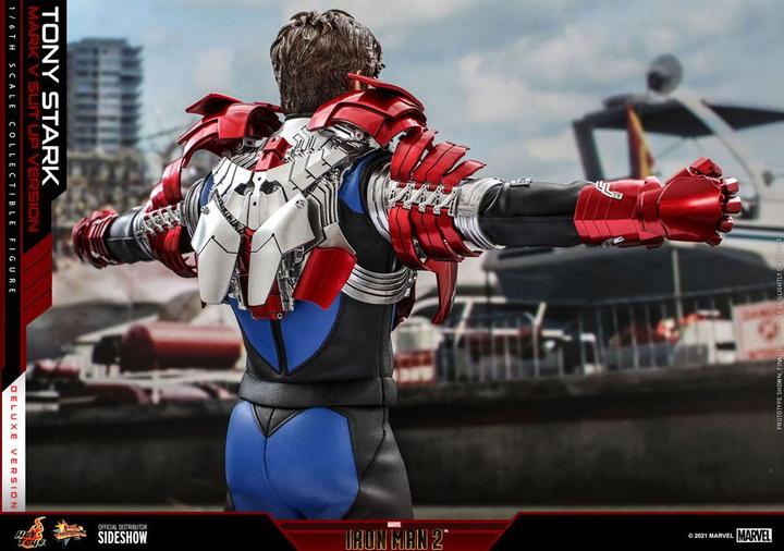 Actual product image Hot Toys Movie Masterpiece 1/6 Tony Stark (Mark V Suit Up Version) Deluxe