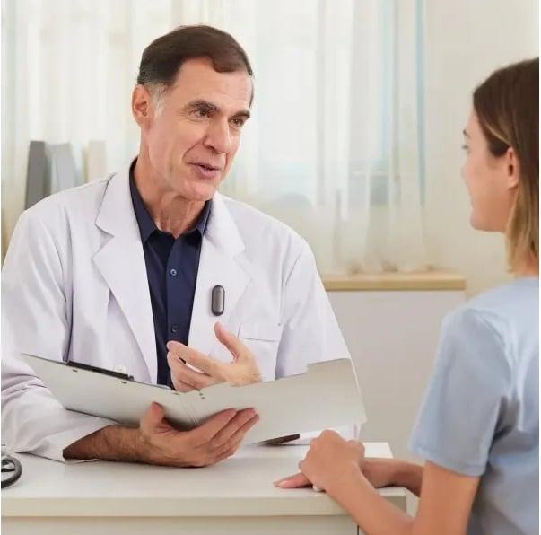 Produktbild Plaud NotePin Clip und Magnethalterung, silber