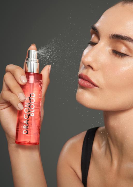 Produktbild Rodial Dragon's Blood Hyaluronic Drink Face Mist (100 ml, Gesichtsspray)