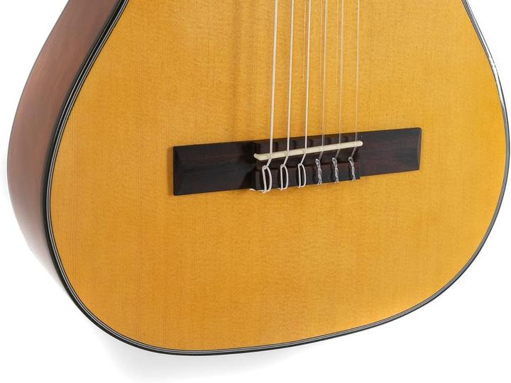 Actual product image Gewa Student Classical Guitar with Spruce Top and Water-Based Lacquer Finish (Classical guitar, Fingerboard: Zwarthout, Neck: Okoume, Pages: Okoume, Top: Spruce)