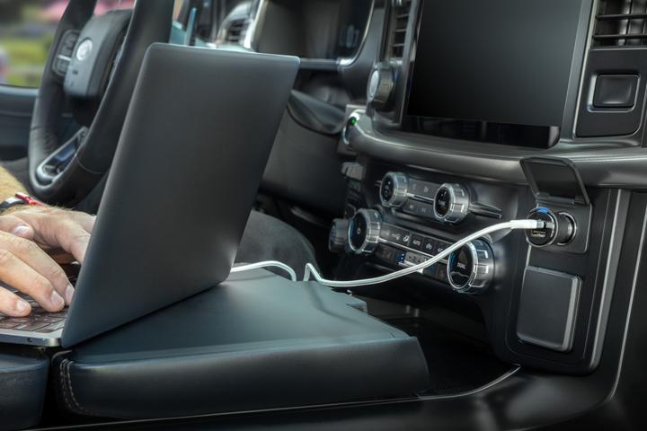 Produktbild Scosche FoundIt PRO AutoladegerÃ¤t - Duales 30W USB-C