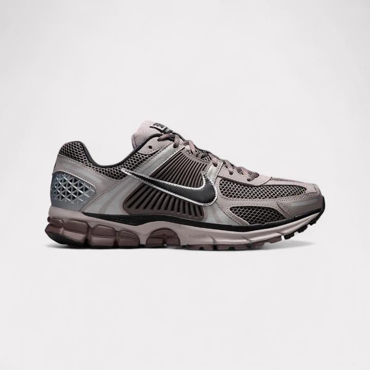 Collegio Grigio, pietra della grotta, Nero