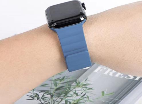 Produktbild Mutural Apple Watch 38/40/41mm - Silikonarmband mit Magnetschlaufe blau (41 mm, 38 mm, 40 mm, Silikon)